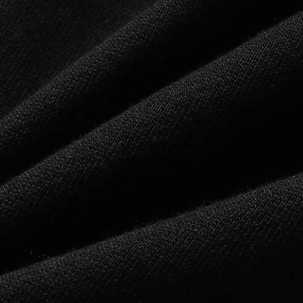 Равнина осени случайная покрасила простую фуфайку шеи экипажа без клобука