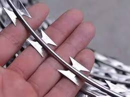 Горячая окунутая гальванизированная стальная катушка концертины колючей проволоки Bto-22