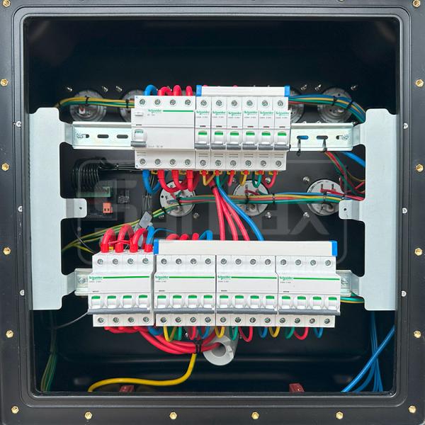 Syntaxe MD3 63AMP Panneaux de distribution portables à trois phases HDPE IP67 avec disjoncteurs Schneider pour la puissance de l'événement 63x43x68cm