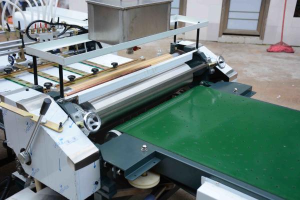 Automatic Gluing Machine For Making Rigid Paper Box