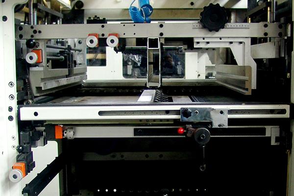 6500SHIPPING И РЕГУЛЯЦИЯ автоматического автомата для резки штемпелюя плашки фольги с прикрывать
