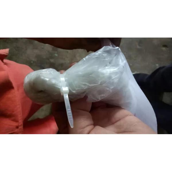 El arma automático fijo de la herramienta de la atadura de cables para los bolsos que embalaban llenó el fertilizante químico