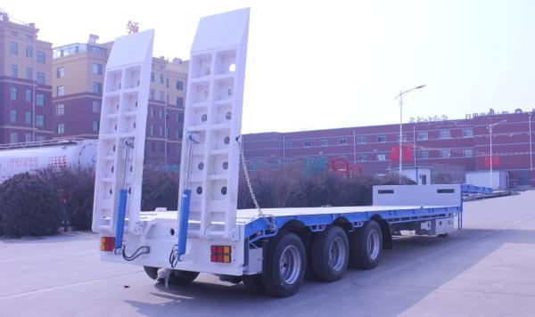 Tri Axles 60 Ton Low Bed Trailer Heavy Transport