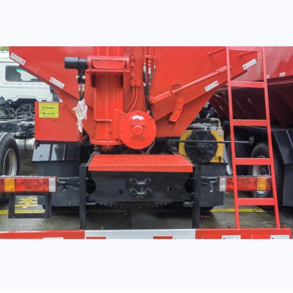 Animal Fodder Tank Transport Bulk Feed Truck With 6 Tyres And 1 Spare Tyre