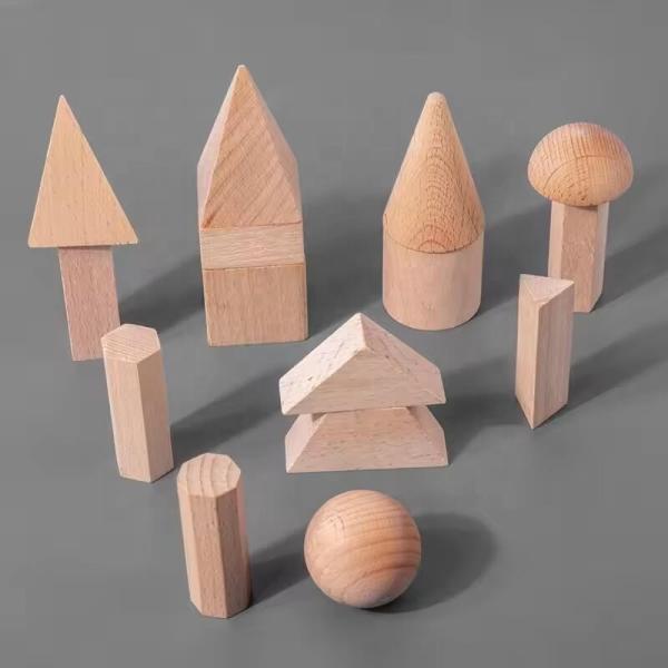 Des solides géométriques en bois, des formes en bois pour enfants, des jouets Montessori