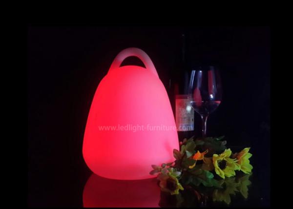 A lanterna a pilhas plástica do diodo emissor de luz ilumina a cor do RGB que muda com punho portátil