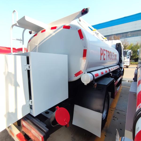 Dongfeng 4x2 6 Cubic Meter Fuel Tank Truck with Reliable Performance Fuel Transport Truck