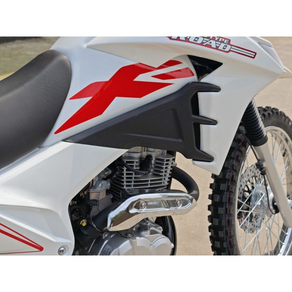 Motos todoterreno de 150cc de cuatro tiempos con freno de tambor trasero y amortiguadores invertidos