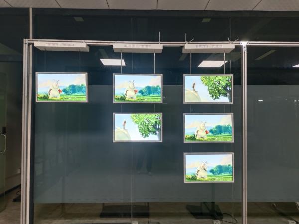 21.5インチ 2000nits 産業用LCDディスプレイ（ウィンドウ面用）