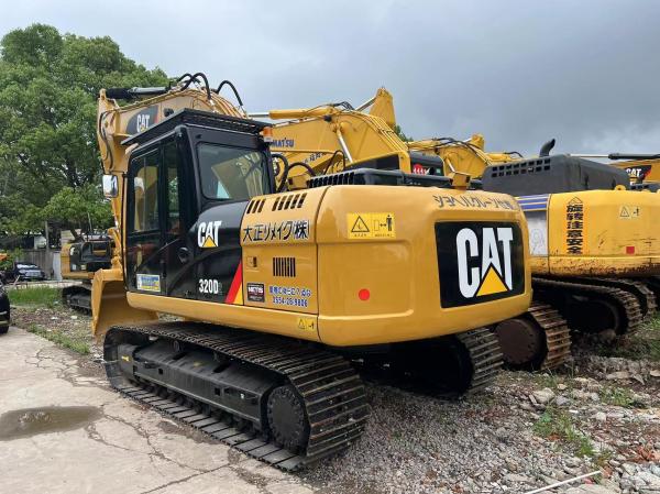 Em bom estado de utilização Excavadora hidráulica Cate 320D com motor modelo CAT C6.4ACERT