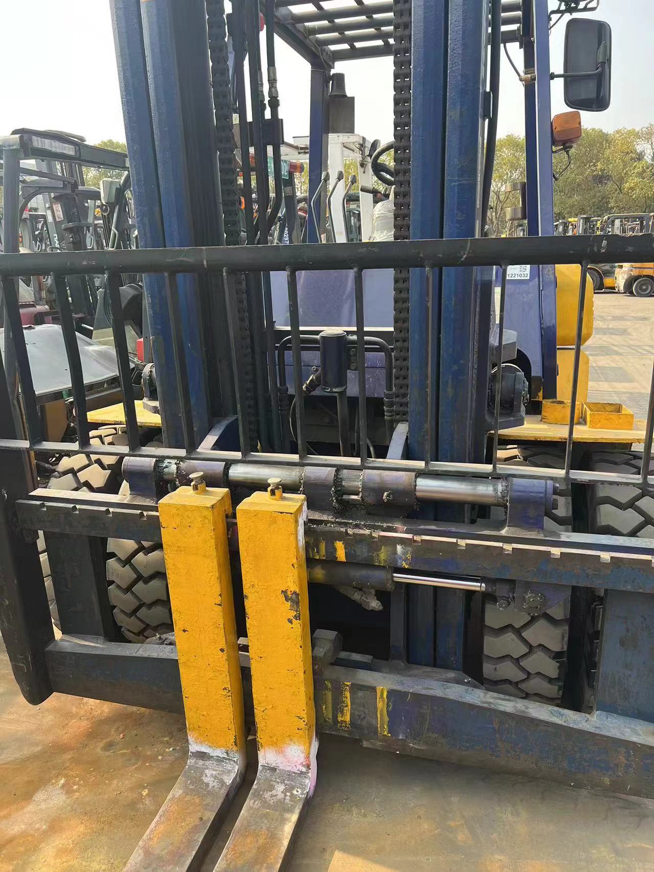 Подержанные вилочные погрузчики Komatsu 60 подержанное строительное оборудование и машины