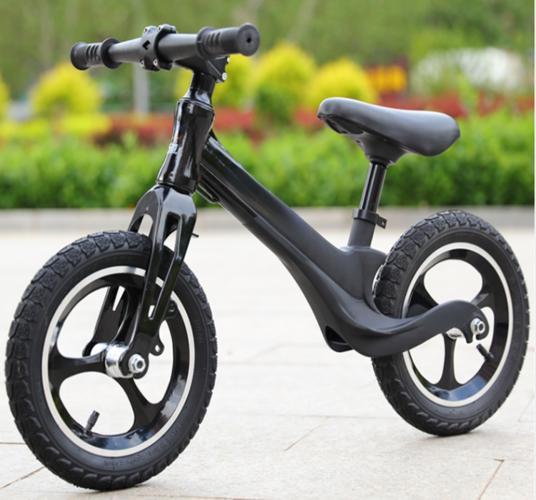 Super leve estrutura de liga de magnésio Balance Bike para crianças Não pneus pneumáticos e sem pedal Balance Bike esportivo para 2-6