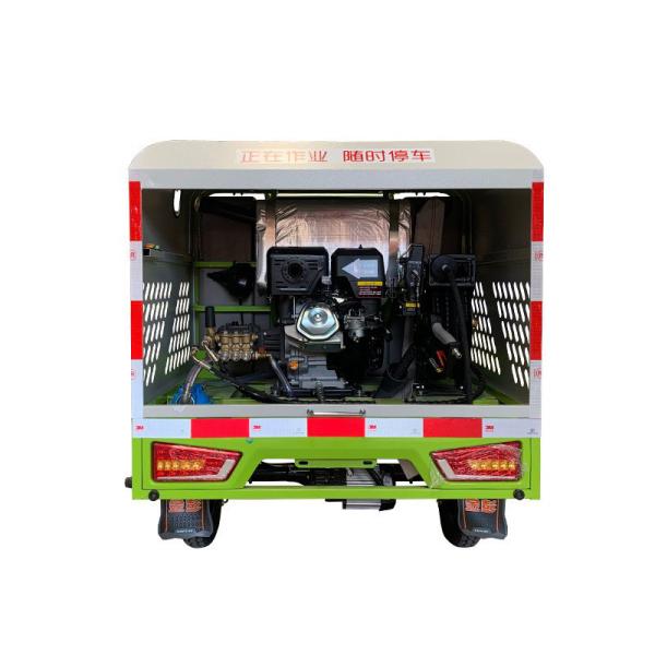 Sanitation Three Wheeled High Pressure Cleaning Truck 1.5 Cubic Meters 8m