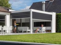 La voie de fermeture éclair d'auvent de pergola aveugle la preuve UV a motorisé adapté aux besoins du client