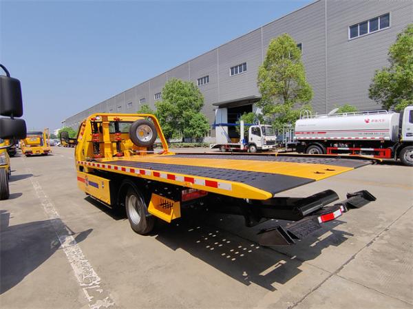 Dongfeng 3ton 4x2 Small Flat Low Bed Towing Truck Price