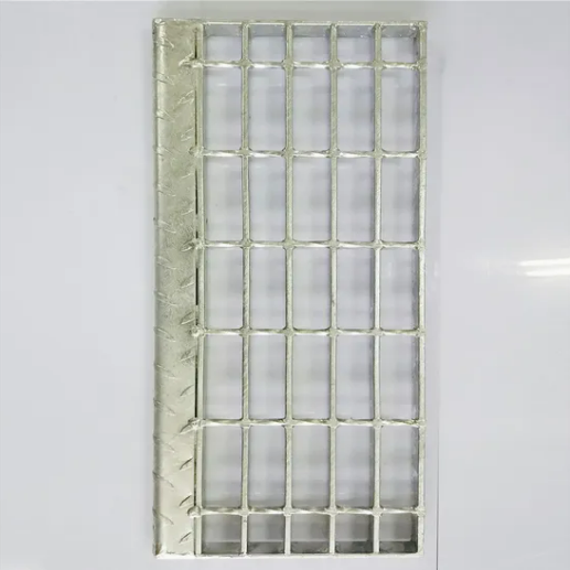 Industrial Hot Dip Galvanized Steel Grating Stair Treads with Non-Slip Nosing and Customizable Sizes