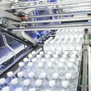 Máquina envasadora de agua embotellada totalmente automática de 42.000 Bph con capacidad de 100-2000 ml y línea de producción de 6000-72000 bph