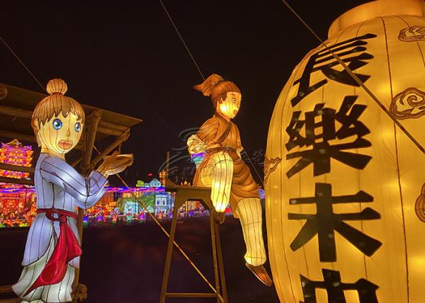 Handmade Fabric Chinese Lanterns Custom Golden Yellow Wine Lanterns Show Folk Art For Park