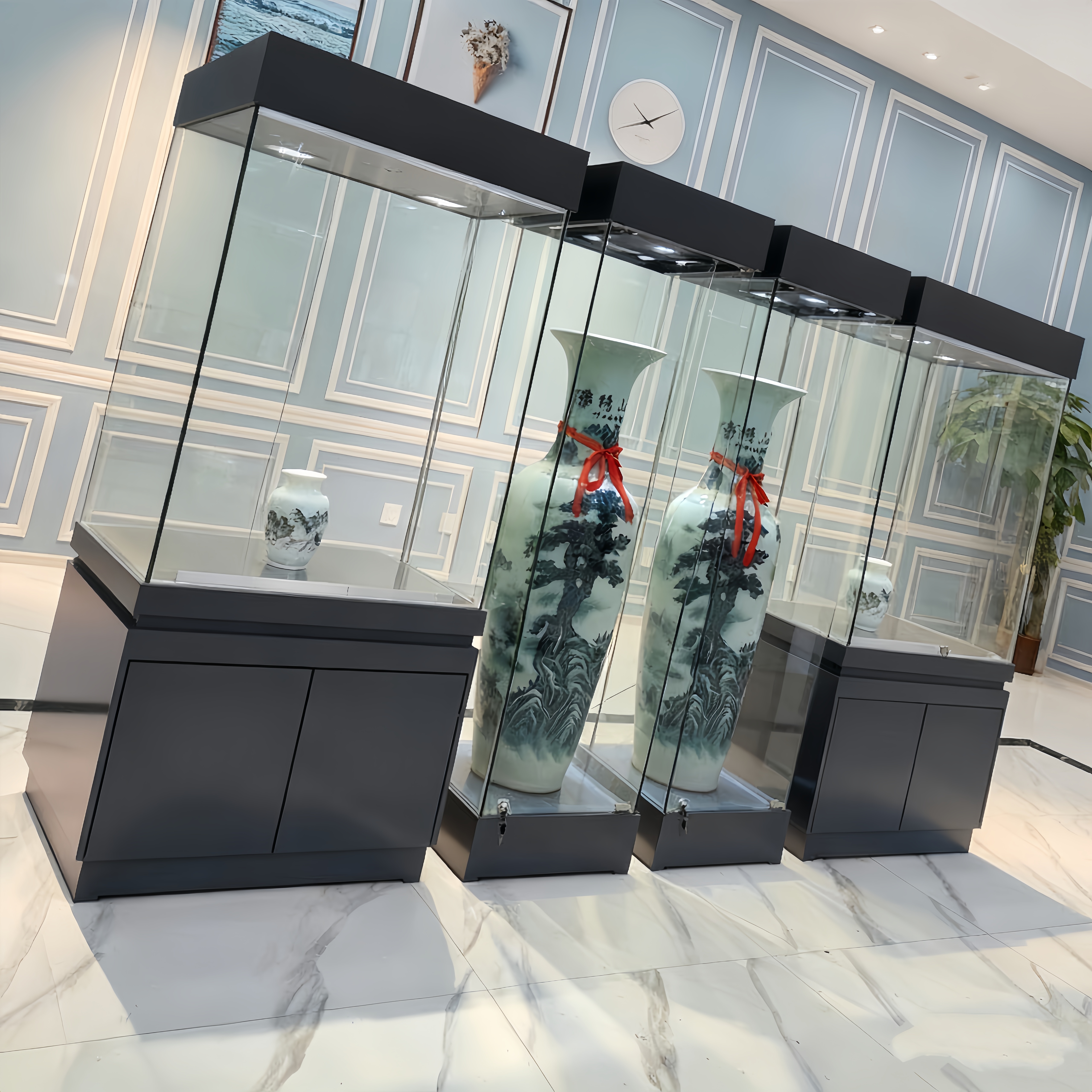 Custom Modern Luxury Museum Display Case with Tempered Glass