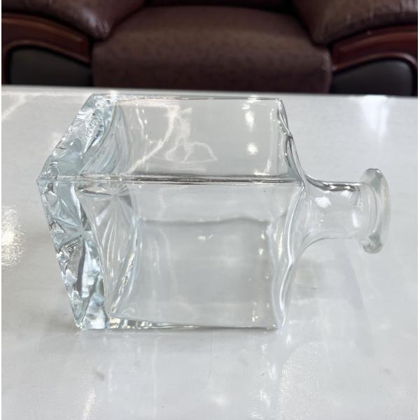 Spray Cap 26oz Crystal Glass Whisky Decanter and Rock Glasses for Bourbon in Gift Box