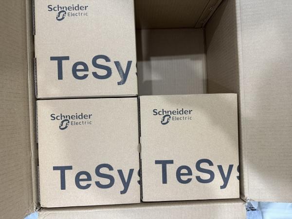 Contactor TeSys F LC1F225M7 Schneider Electric de alta resistencia 3P (3 NA) 220V 50/60Hz 110kW-380V