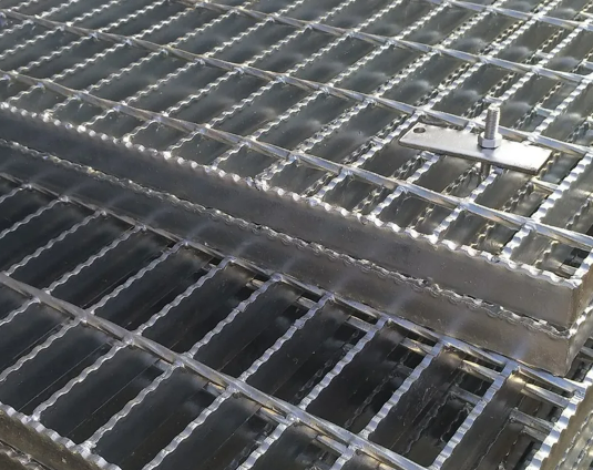 HDG Grating Factory Ss Steel Serrated Grating China 25X4.5 25X5 mm Bearing Bar 4 Inch Galvanized Stamped Steel Grate