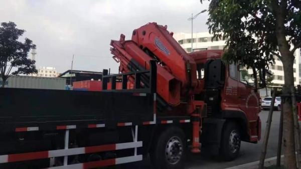 15-30T Rough Terrain Used Crane Truck LHD Driving With Red Stretchable Arm