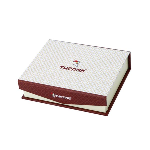 Foldable Cardboard Holiday Gift Box Packaging Reusable With Magnetic Closure