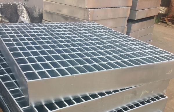 Hot Dipped Galvanized Welded 30mm Heavy Duty Steel Grating