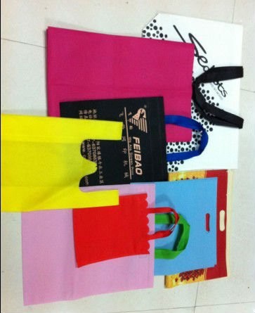 超音波溶接が付いている機械を作る自動薄板にされた非編まれた袋