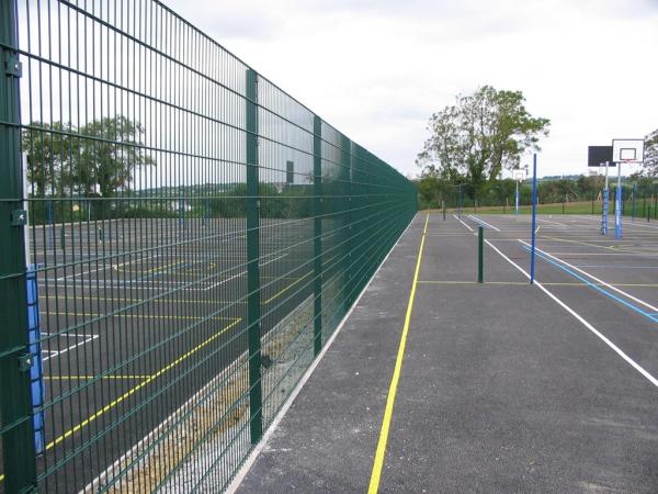 Modern Tubular Steel Fence Sleek Design