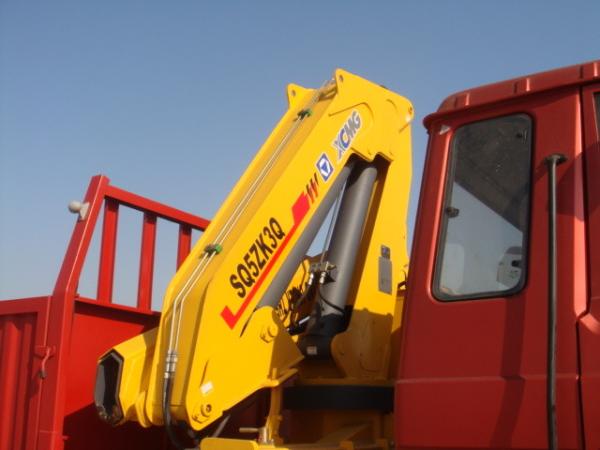 Effective 5T Knuckle Boom Truck Mounted Crane Lifting For Landscape Jobs