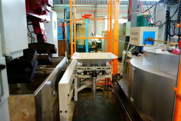 A baixa pressão cinzenta prateada morre produtividade alta da máquina de carcaça para de aço inoxidável