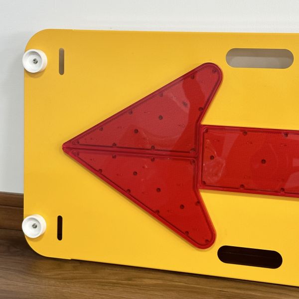 Customizable Visual Directional Sign Board with Strobe Mode and DC12V/24V Voltage