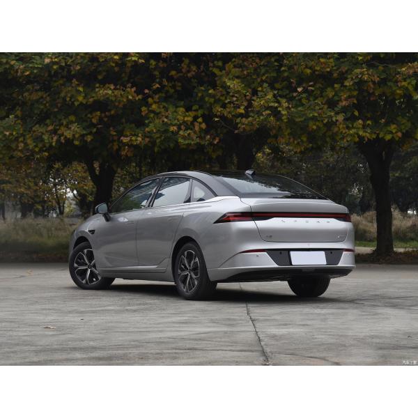 Top Speed of 170km 2023 Xpeng P5 500 Energy Vehicle with 4-Door 5-Seat Body Structure