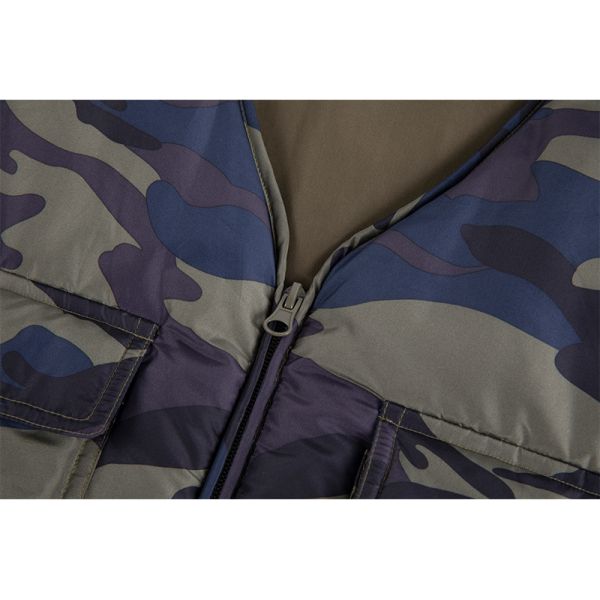 Lightweight Padded Camouflage Hunting Jacket with Multi-Pocket Design and Customizable Camouflage
