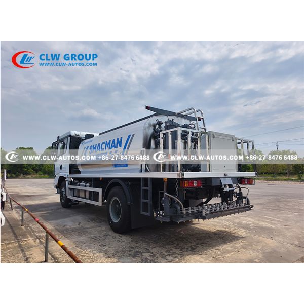 SHACMAN X3000 10m³ Asphalt Distributor Truck Precise Asphalt Spreading For Road Maintenance