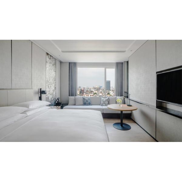 Подгонянные наборы мебели гостиницы свободные кладут в постель + софа + журнальный стол прикроватного столика