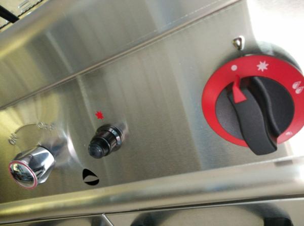 Gás quente Bain Marie da exposição do alimento com equipamento profissional ocidental da cozinha do armário