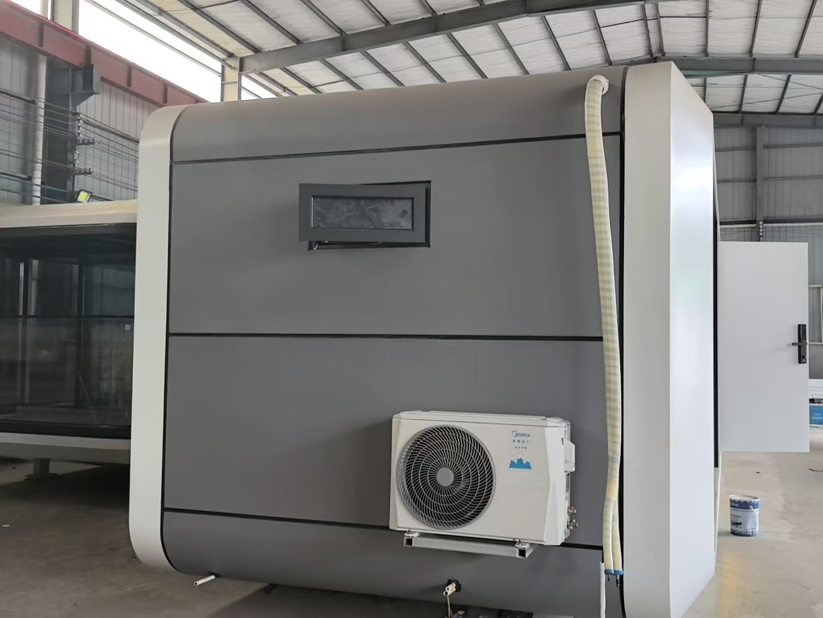 Modern Fashion Luxurious Portable Prefabricated Steel Structure Mobile Homes Factory Cheap Price Waterproof Space Capsule Design