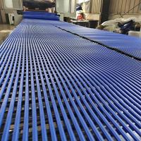 Tapis de sol en grille de vinyle piscine tapis antidérapant auto-évacuation de grille ouverte tapis antidérapant surface texturée