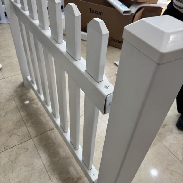 Moisture Resistant PVC Picket Fence Simple Daily Cleaning Vinyl White Fence