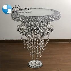Decoração do evento Mesa de bolo de cristal Bela decoração da mesa do bolo de casamento