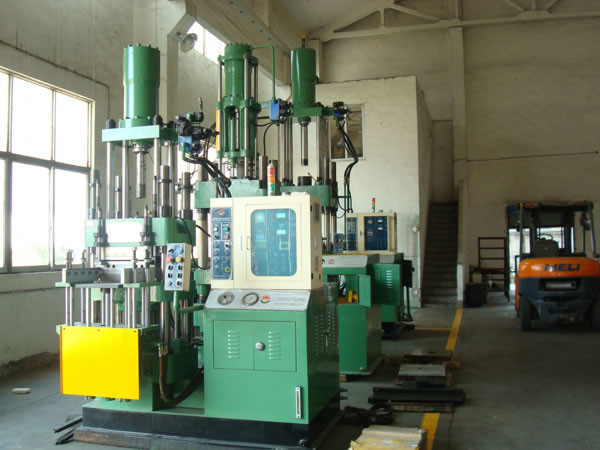 Qingdao Loading Port Rubber Mixing Machine With High Energy Saving Internal Mixer Delivering Rubber Compound Preparation