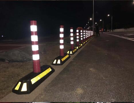 Warning Spring Post 76cm with Rubber base Orange Flexible Traffic Bollard Reflective Delineator Post for road construction diviner
