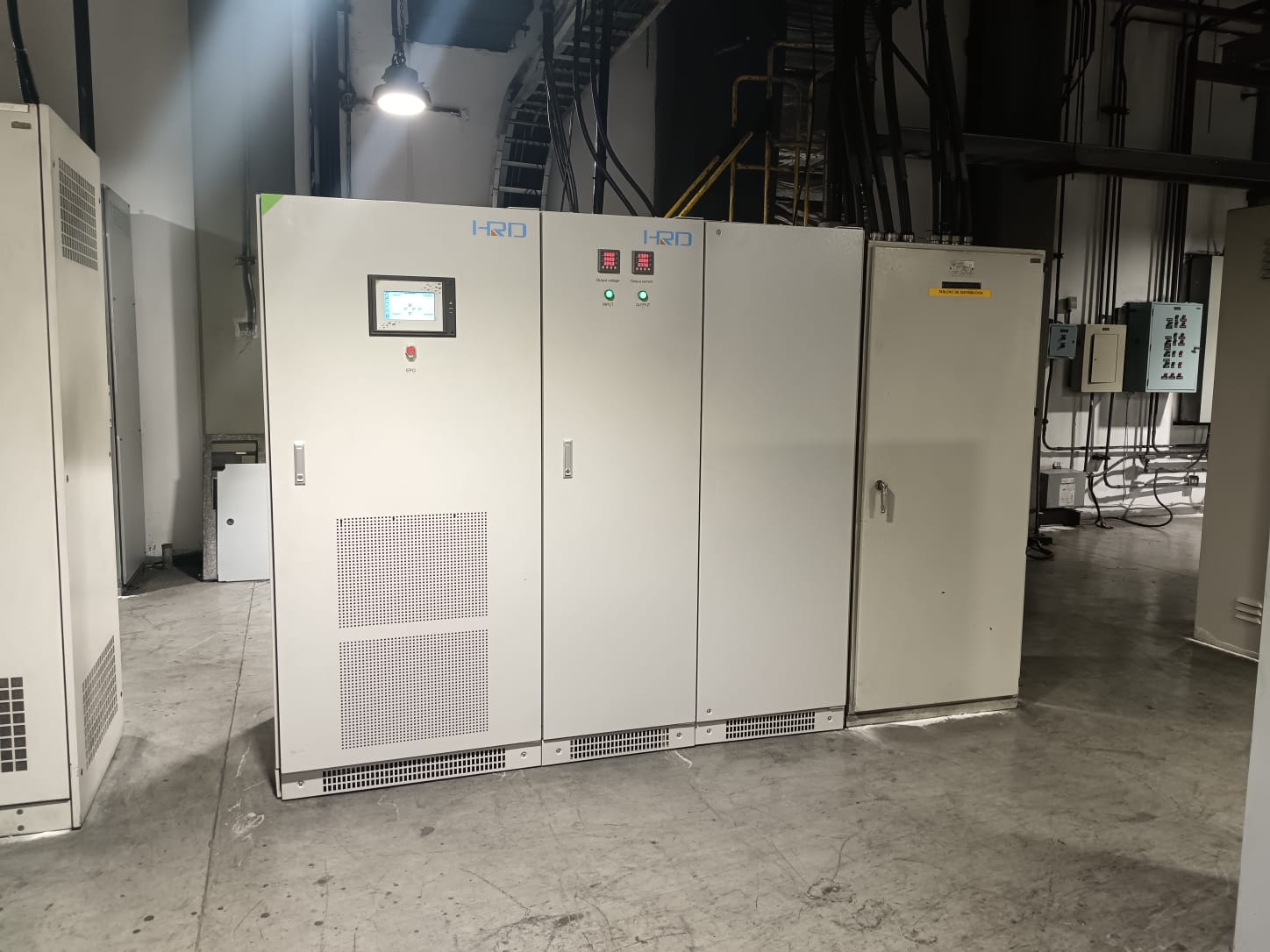PE IND II 3/3P 220/384Vdc 10-800kVA В сети промышленный UPS эффективность охлаждения воздухом ≥93%