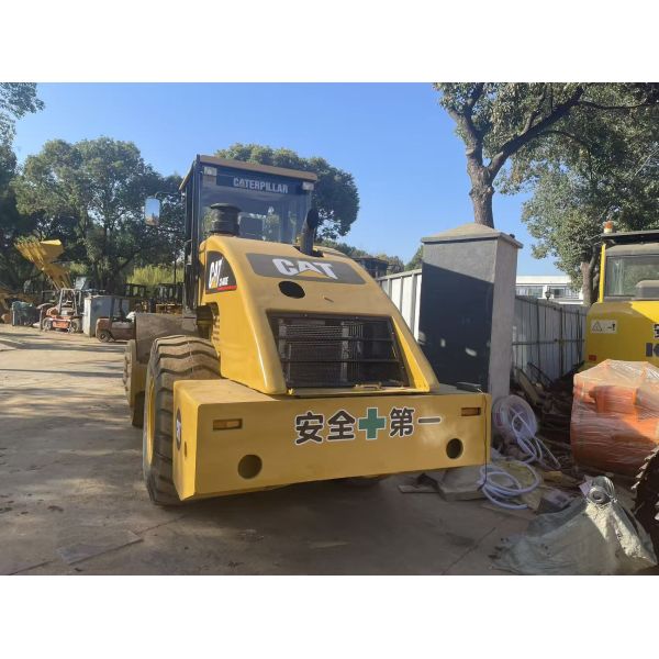 Original Japan Used Caterpillar CS-683E Single Drum Road Roller In Excellent Condition