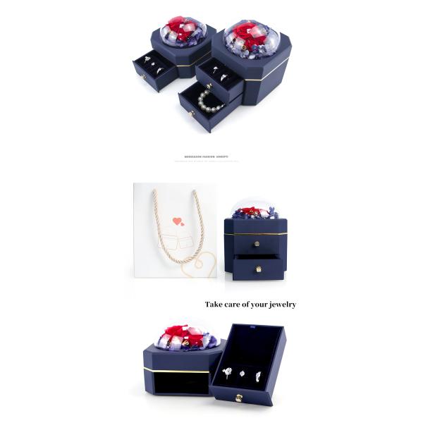 Boîte à fleurs, bijoux, collier, bague, bijoux avec des roses, surprise pour la Saint-Valentin.