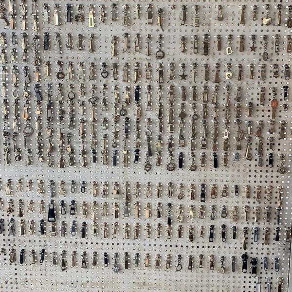 Nickle free Coating Zipper Puller Metal PHAs For Bags Apparel