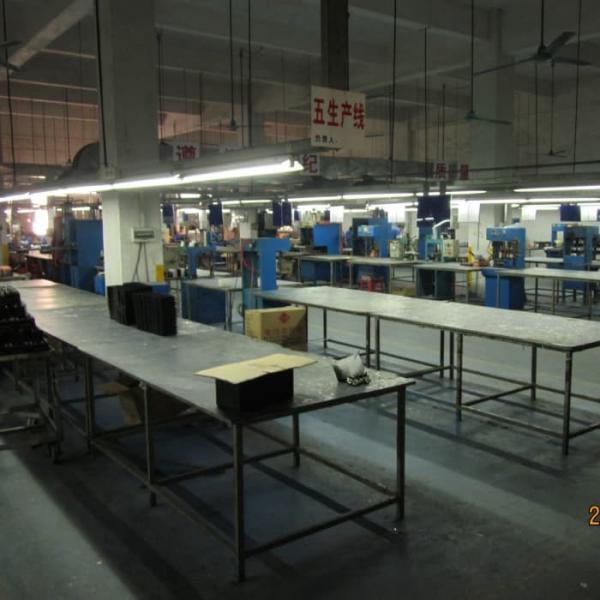 Une moto en aluminium Bendix Bajaj205 équipement abordable haute performance